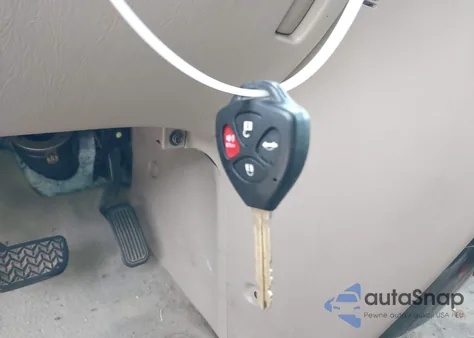 2004 Toyota Sienna Xle z USA, uszkodzony, nr VIN 5TDZA22C84S197302